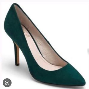 Vince Camuto “Hallee” hunter green suede heels - size 10